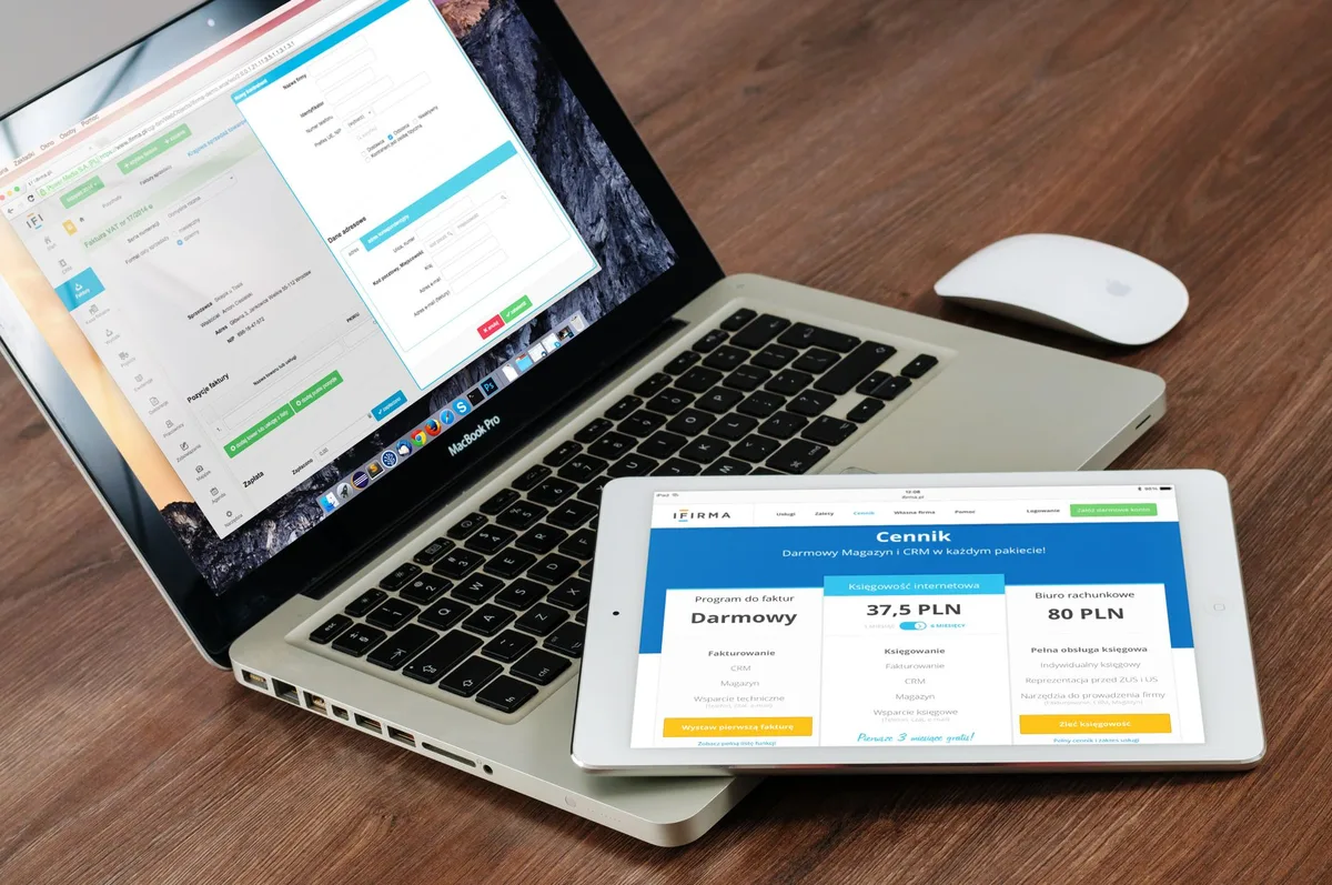 Side-by-side view of Ginee and Jubelio dashboard interfaces for warehouse management in Indonesia